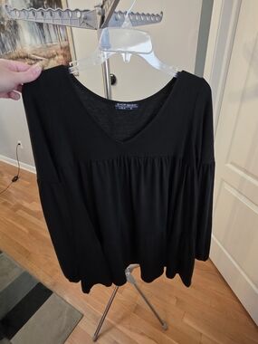 SHOP BASIC USA Black V-Neck Babydoll Long Sleeve Tunic